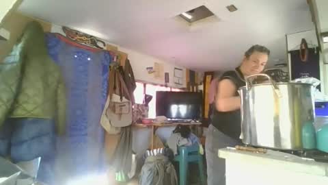 Snapshot of hoodoou chatting on 02/17/26, 08:26 hoodoou online show from 02/17/26, 08:26