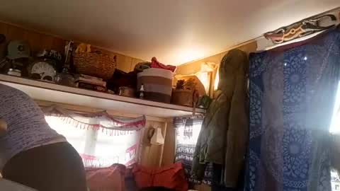 Snapshot of hoodoou chatting on 03/12/26, 12:28 hoodoou online show from 03/12/26, 12:28