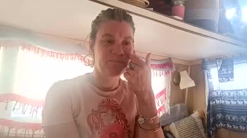 Snapshot of hoodoou chatting on 04/21/26, 03:50 hoodoou online show from 04/21/26, 03:50