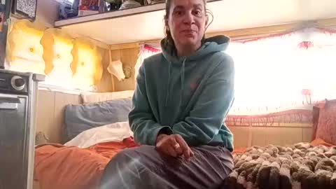 Snapshot of hoodoou chatting on 05/17/26, 03:30 hoodoou online show from 05/17/26, 03:30