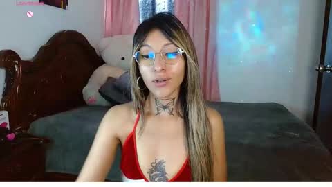 Snapshot of hoolly_jones chatting on 12/19/25, 03:30 Hoollly Jones online show from 12/19/25, 03:30