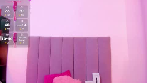 Snapshot of hoollyhendrix chatting on 10/16/25, 08:21 holly online show from 10/16/25, 08:21