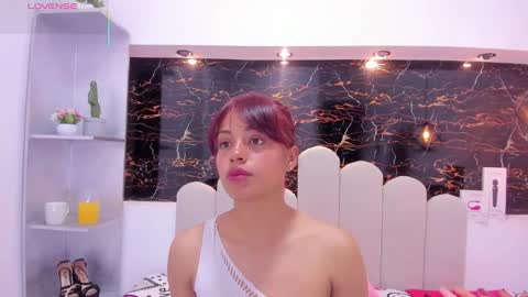 Snapshot of hoollyhendrix chatting on 10/25/25, 04:02 holly online show from 10/25/25, 04:02