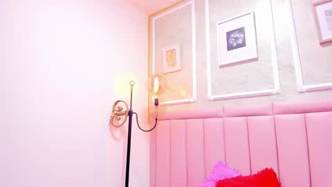 Snapshot of hoollyhendrix chatting on 12/04/25, 08:28 holly online show from 12/04/25, 08:28