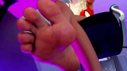 Snapshot of hooot_blonde777 chatting on 02/20/25, 11:32 hooot_blonde777 online show from 02/20/25, 11:32