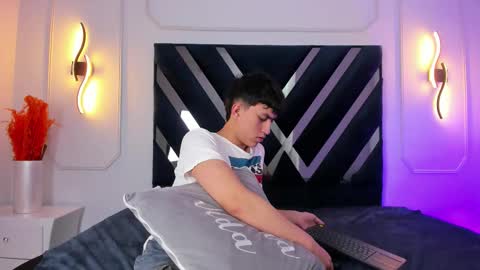 hoot_booys_ online show from 02/26/26, 08:41