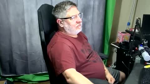 Snapshot of hoozerdaddy chatting on 12/08/24, 04:46 hoozerdaddy online show from 12/08/24, 04:46