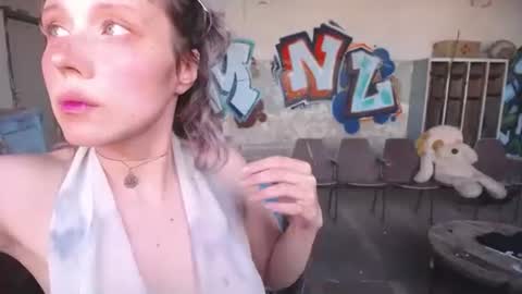 Snapshot of horndemonroxy chatting on 09/09/25, 02:38 Roxy online show from 09/09/25, 02:38