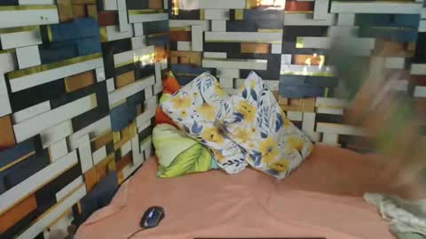 Snapshot of horniestleah chatting on 05/11/26, 01:28 horniestleah online show from 05/11/26, 01:28