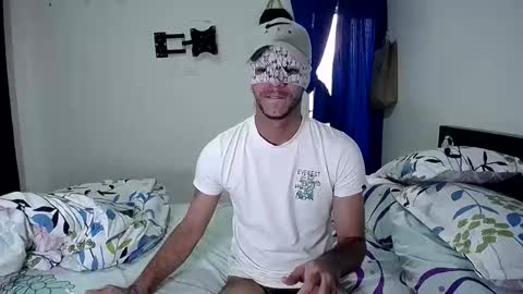 BoyHornyDirty online show from 11/18/25, 09:19