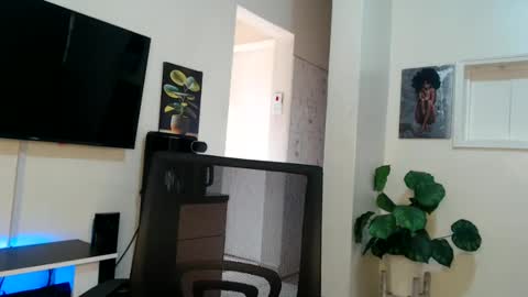 Snapshot of horny_princcess chatting on 02/01/25, 11:54 horny_princcess online show from 02/01/25, 11:54