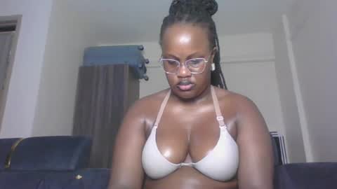 Snapshot of horny_sexxy_babe chatting on 07/02/26, 11:27 Lucy online show from 07/02/26, 11:27