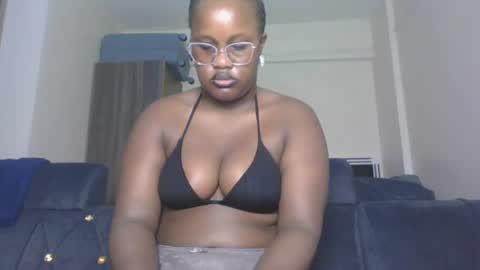Snapshot of horny_sexxy_babe chatting on 07/16/26, 12:33 Lucy online show from 07/16/26, 12:33