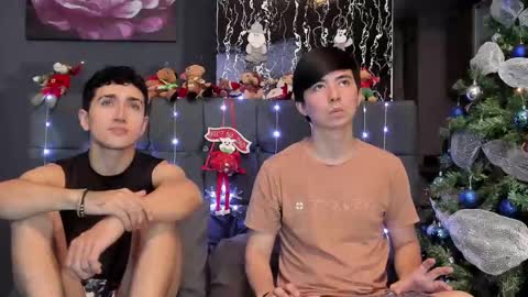 Snapshot of horny_twinks_guys chatting on 12/15/24, 09:53 Alex and Camilo online show from 12/15/24, 09:53