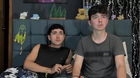 Snapshot of horny_twinks_guys chatting on 01/06/25, 12:16 Alex and Camilo online show from 01/06/25, 12:16