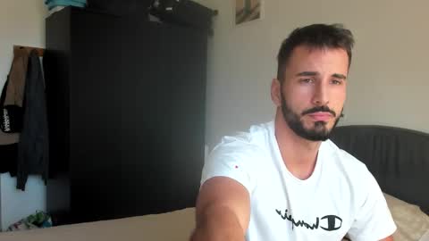 Snapshot of hornyasfuckk33 chatting on 11/05/25, 01:44 hornyasfuckk33 online show from 11/05/25, 01:44