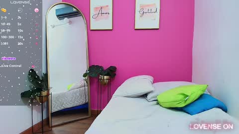 Snapshot of hornybarelylegalgirl chatting on 01/08/25, 12:15 Khloe online show from 01/08/25, 12:15