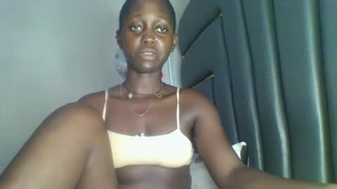 Snapshot of hornybella84 chatting on 02/05/26, 06:18 Bella online show from 02/05/26, 06:18