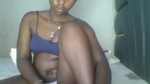 Snapshot of hornybella84 chatting on 05/24/26, 06:07 Bella online show from 05/24/26, 06:07