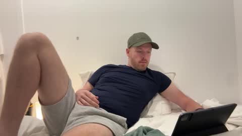 Snapshot of hornyben1189 chatting on 10/24/25, 11:12 Horny Ben online show from 10/24/25, 11:12