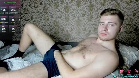 Snapshot of hornyblondieboyy chatting on 11/11/25, 01:11 Max online show from 11/11/25, 01:11