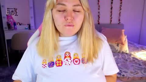 Snapshot of hornycakee chatting on 11/19/25, 10:04 HornyCakee online show from 11/19/25, 10:04