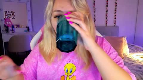 Snapshot of hornycakee chatting on 11/22/25, 02:16 HornyCakee online show from 11/22/25, 02:16