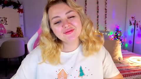 Snapshot of hornycakee chatting on 12/15/25, 10:41 HornyCakee online show from 12/15/25, 10:41