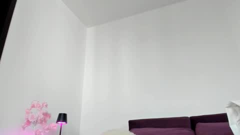 Emma online show from 11/26/25, 09:54