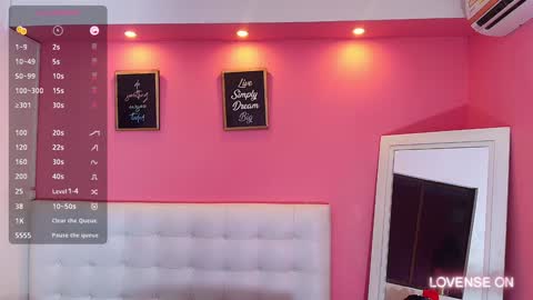 Snapshot of hornyhousekeeper_ chatting on 12/20/24, 12:38 Valentina online show from 12/20/24, 12:38