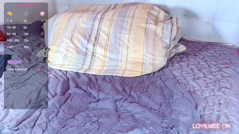 Snapshot of hornyhousekeeper_ chatting on 12/23/24, 04:17 Valentina online show from 12/23/24, 04:17