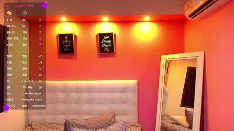 Snapshot of hornyhousekeeper_ chatting on 01/15/25, 12:47 Valentina online show from 01/15/25, 12:47