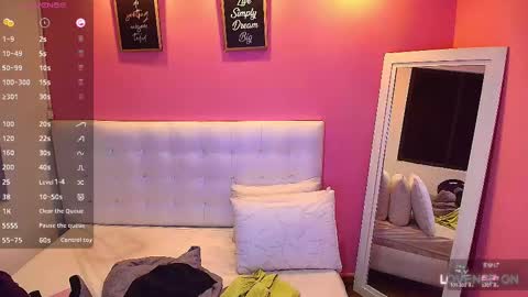 Snapshot of hornyhousekeeper_ chatting on 02/19/25, 12:22 Valentina online show from 02/19/25, 12:22