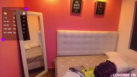 Snapshot of hornyhousekeeper_ chatting on 03/12/25, 12:15 Valentina online show from 03/12/25, 12:15