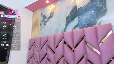 Snapshot of hornyhousekeeper_ chatting on 09/29/25, 12:43 Valentina online show from 09/29/25, 12:43