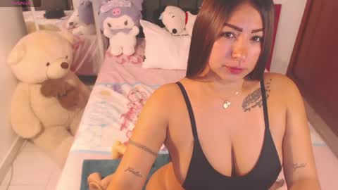 Snapshot of hornymillf_ chatting on 05/20/26, 01:17 C I A R A online show from 05/20/26, 01:17