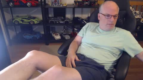 Snapshot of hornynthick70 chatting on 12/16/24, 02:57 hornynthick70 online show from 12/16/24, 02:57