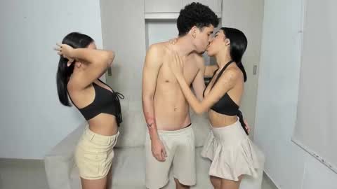 Snapshot of hornyshow_tv chatting on 11/17/25, 12:16 CLOE LONG BLACK HAIR - HARPPER BROWN HAIR online show from 11/17/25, 12:16