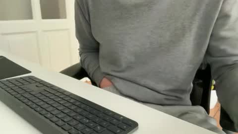 Snapshot of hornysteve_69 chatting on 10/09/25, 07:17 Steve online show from 10/09/25, 07:17