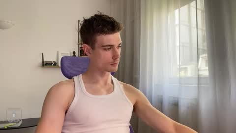 Snapshot of hornytwunk01 chatting on 09/17/25, 11:01 hornytwunk01 online show from 09/17/25, 11:01