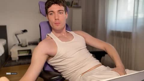 hornytwunk01 online show from 12/18/25, 09:26