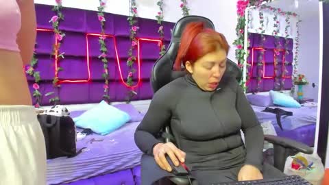 hornyy mom online show from 09/23/25, 01:03