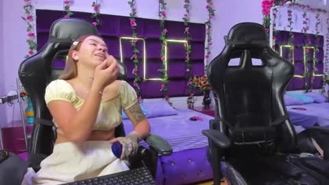 hornyy mom online show from 09/26/25, 01:37