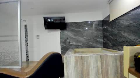 Snapshot of horrny_18_victoria chatting on 01/18/26, 02:04 ronald and victoria online show from 01/18/26, 02:04