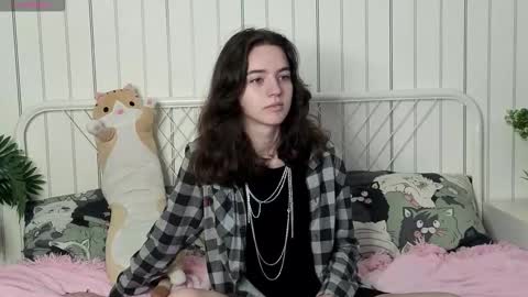 Snapshot of hortenciajenovese chatting on 10/15/25, 08:25 Mia online show from 10/15/25, 08:25