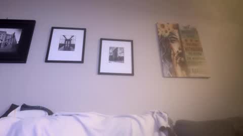 Snapshot of hoss43040 chatting on 09/19/25, 12:02 hoss43040 online show from 09/19/25, 12:02