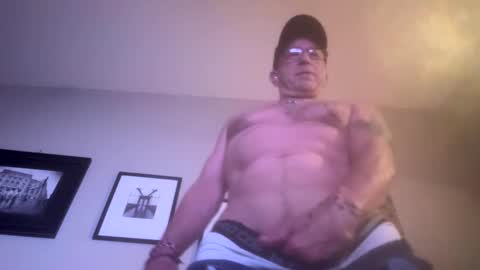 Snapshot of hoss43040 chatting on 09/25/25, 12:25 hoss43040 online show from 09/25/25, 12:25