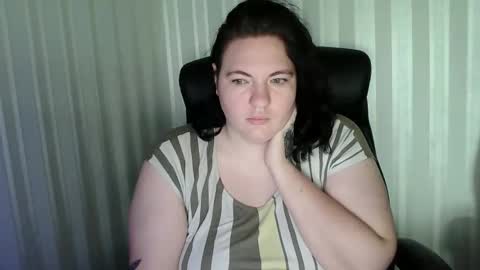 Snapshot of hot2panthers chatting on 11/17/25, 08:31 hot2panthers online show from 11/17/25, 08:31