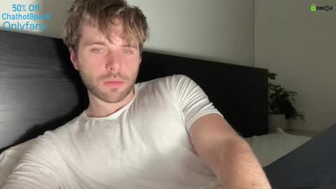 Snapshot of hot8pack01 chatting on 01/07/25, 09:25 Edward aka Wolf online show from 01/07/25, 09:25