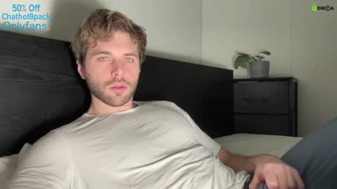 Snapshot of hot8pack01 chatting on 01/28/25, 09:29 Edward aka Wolf online show from 01/28/25, 09:29